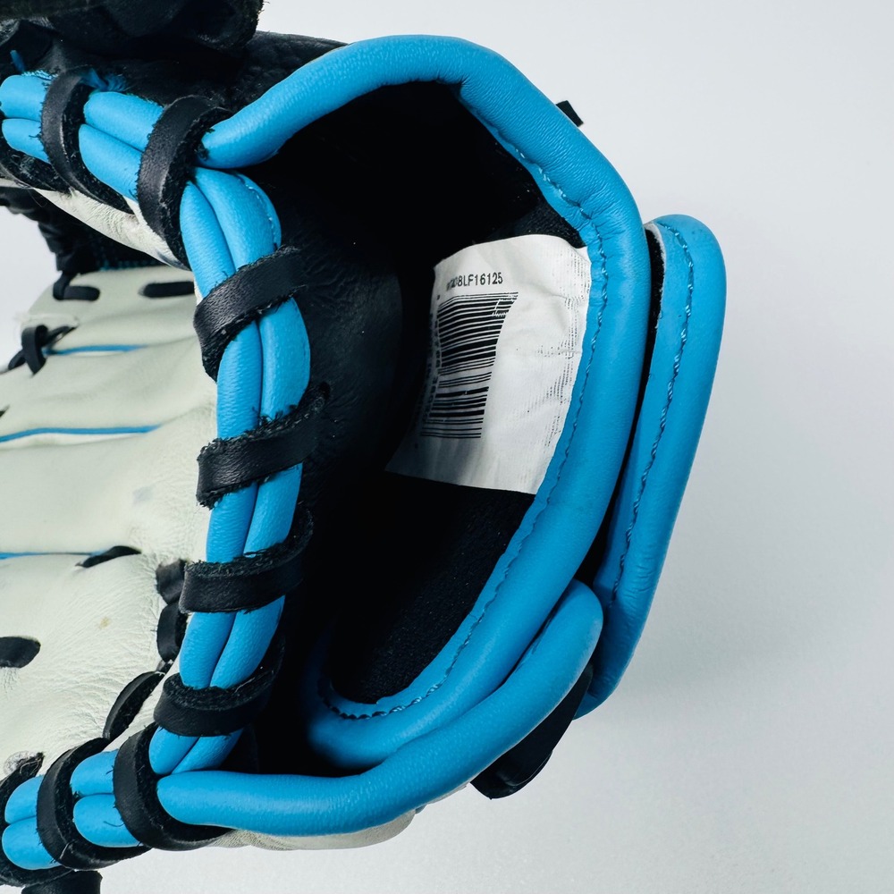 Wilson Aura A800 Fastpitch Softball Glove 12.5 Inch White Black Blue A08LF16125 - Picture 14 of 14